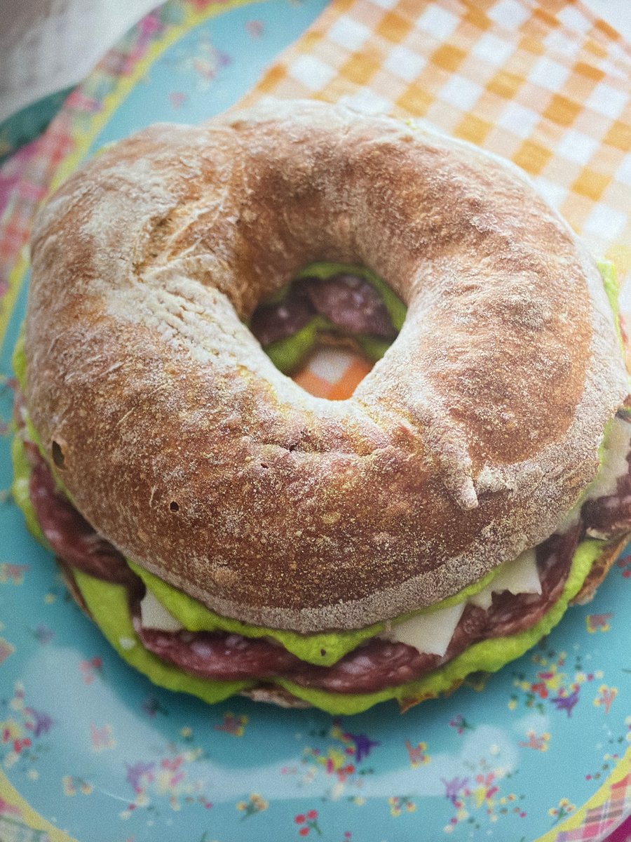 Panino con Salame e Pesto di Fave