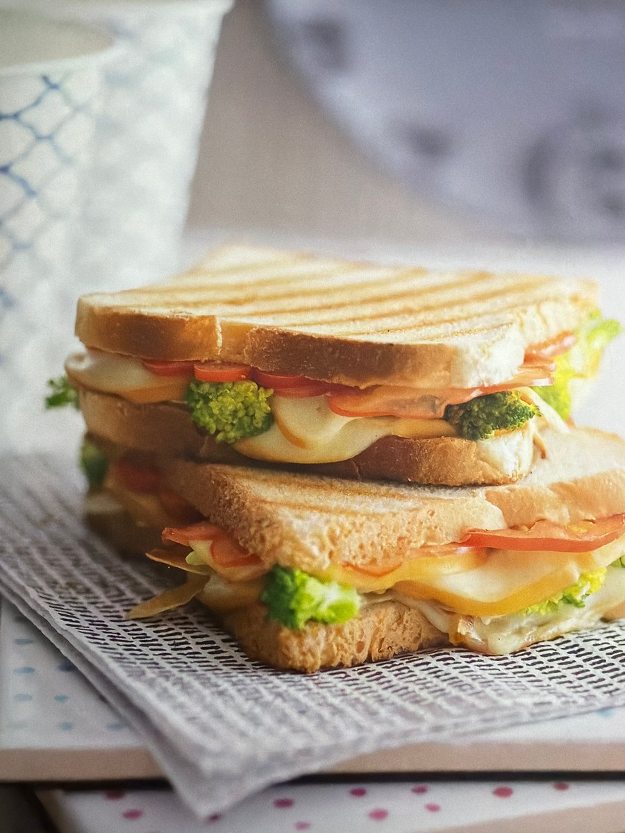 Toast con Broccoletti e Scamorza